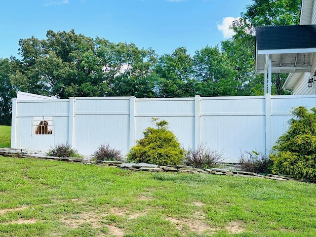 view of yard featuring fence