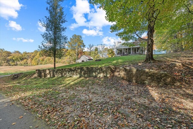 view of yard featuring a water view