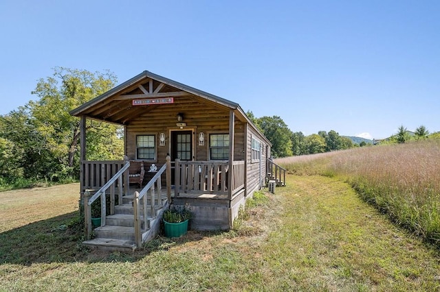 view of front facade with a porch and a front yard