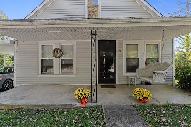 entrance to property featuring covered porch