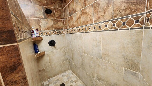 details with a tile shower