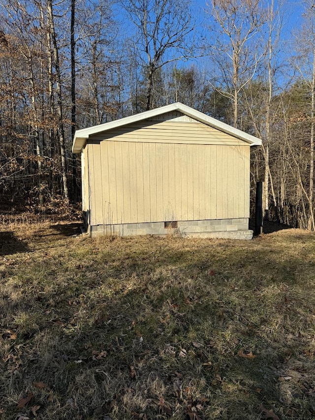 exterior space featuring crawl space and a lawn