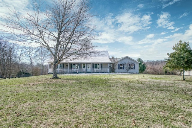 view of front of property featuring covered porch and a front lawn