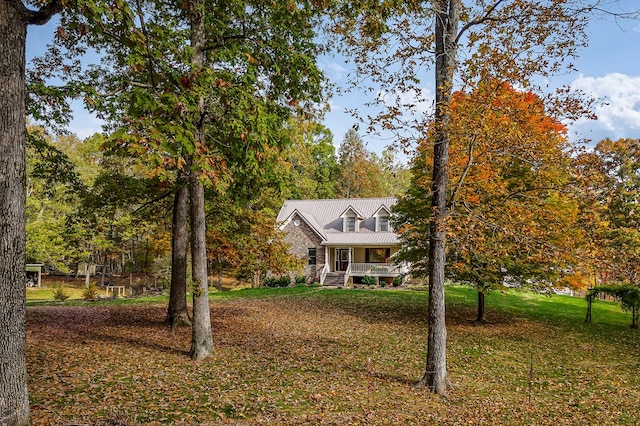 view of front facade with a porch and a front yard