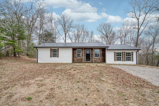 275 Eckles Cemetery Rd, Livingston TN, 38580, 3 bedrooms, 2 baths house for sale