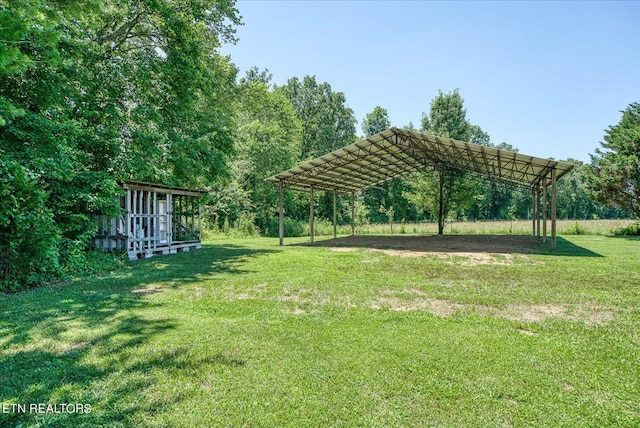 view of yard featuring a carport and driveway