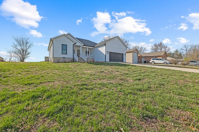 view of front facade with a front lawn, an attached garage, and concrete driveway