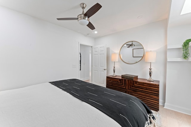 bedroom with ceiling fan and baseboards