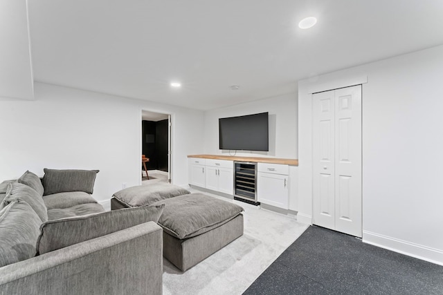 living area with wine cooler, a bar, baseboards, and recessed lighting