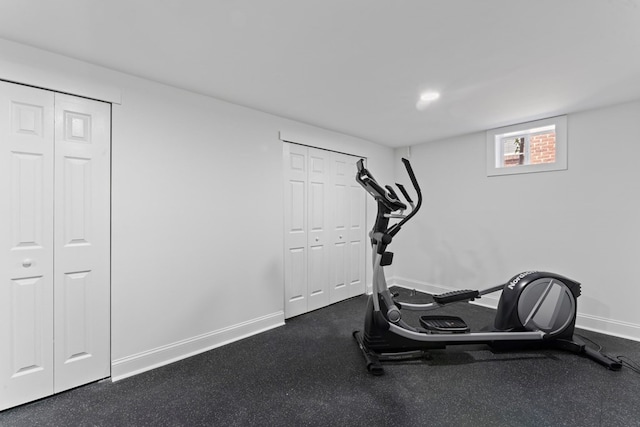 exercise area featuring baseboards