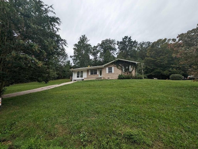 view of front of house with a front lawn