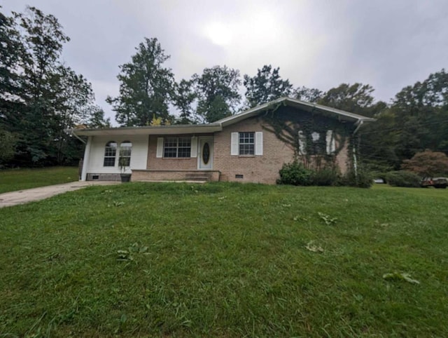 ranch-style home with crawl space, a front lawn, and brick siding