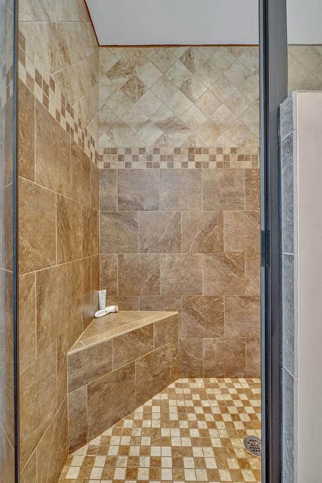 bathroom featuring tiled shower