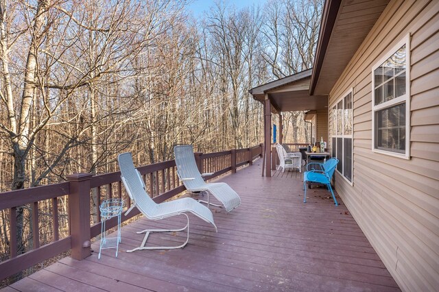 deck featuring outdoor dining space