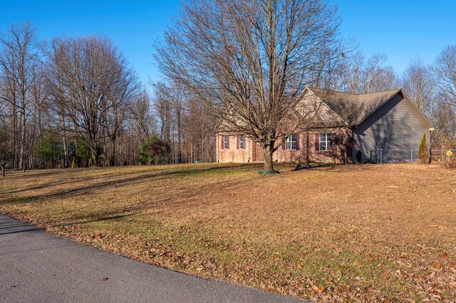 view of front of property with a front lawn