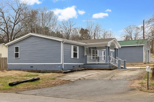 view of front of property featuring covered porch, driveway, and crawl space