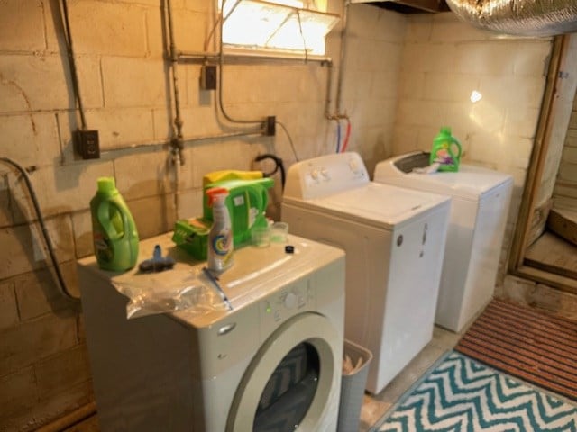 laundry room with laundry area and washing machine and clothes dryer