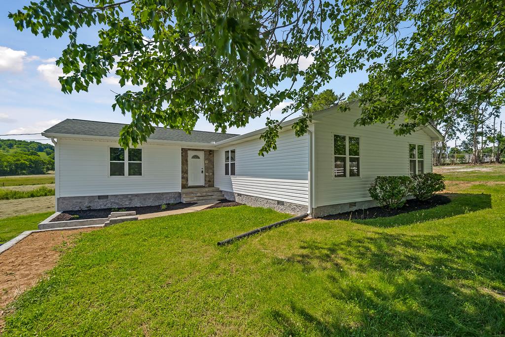 view of front of property with a front lawn and crawl space