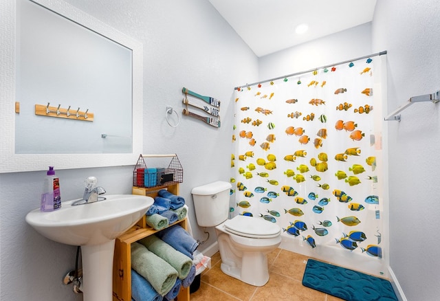 full bath with tile patterned flooring, baseboards, shower / bathtub combination with curtain, and toilet