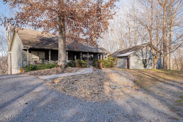 single story home with covered porch