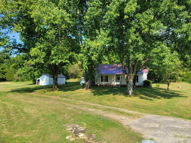 view of front facade with a front lawn