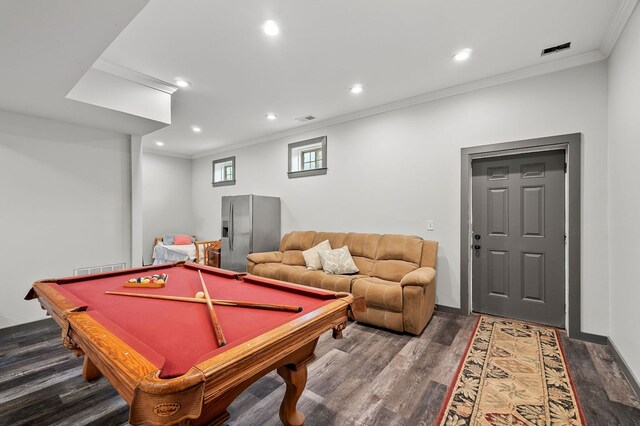 recreation room with recessed lighting, visible vents, ornamental molding, wood finished floors, and baseboards