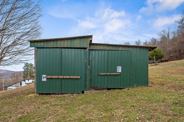 view of outbuilding featuring an outbuilding