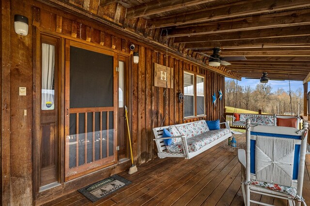 deck with ceiling fan