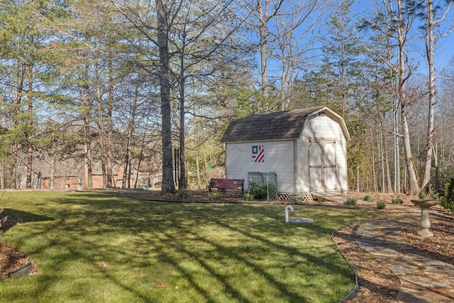 view of yard featuring an outdoor structure and a storage unit