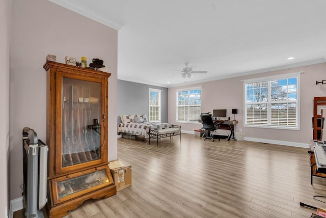 living room featuring light wood finished floors, baseboards, ceiling fan, ornamental molding, and recessed lighting