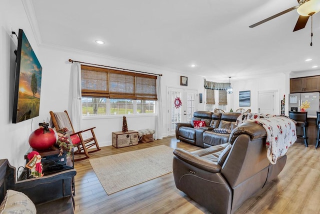 living room featuring ceiling fan, light wood-style floors, recessed lighting, and crown molding