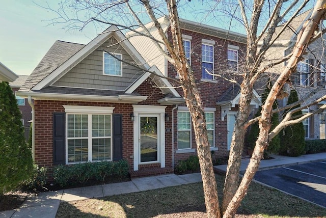 view of front facade featuring brick siding