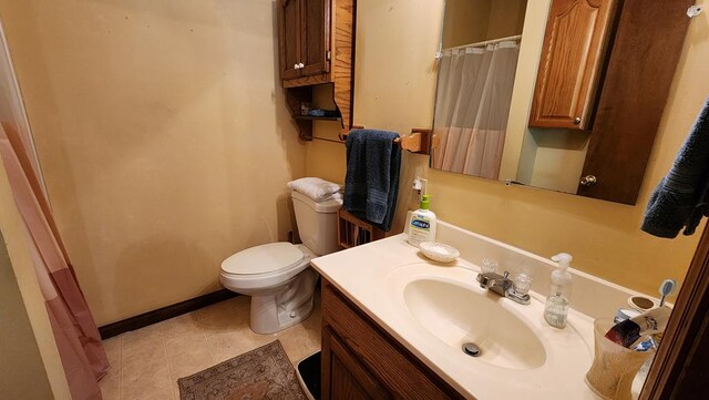 full bathroom featuring toilet, baseboards, and vanity