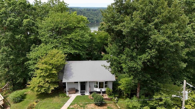 bird's eye view featuring a water view and a forest view