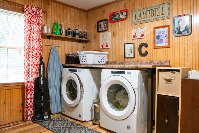 laundry area with light wood-type flooring, laundry area, visible vents, and independent washer and dryer