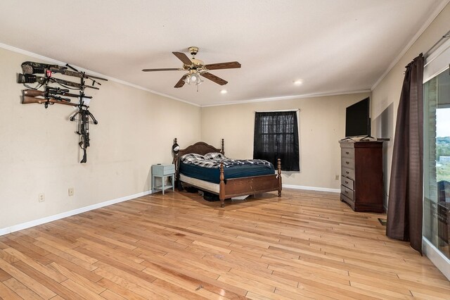 bedroom with recessed lighting, a ceiling fan, baseboards, ornamental molding, and light wood-type flooring