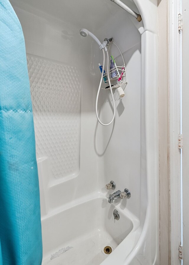 bathroom featuring shower / tub combo with curtain