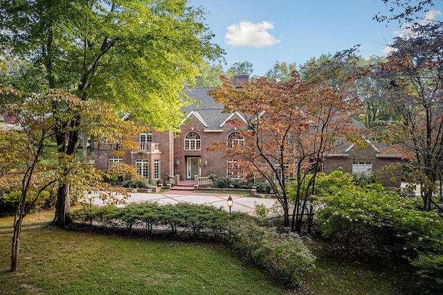 view of property's community with a yard