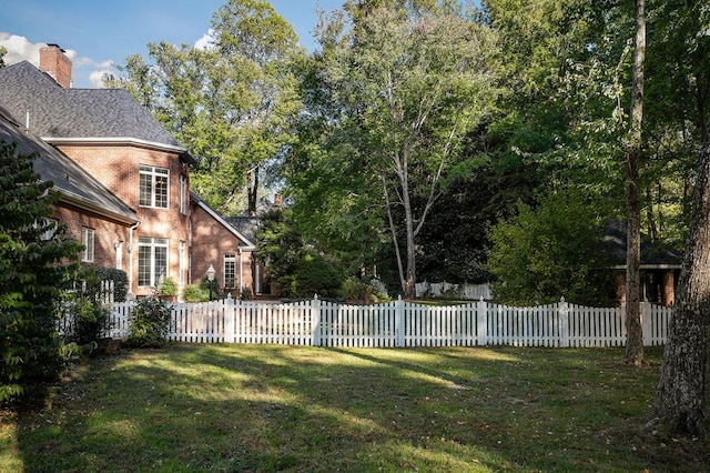 view of yard featuring a fenced front yard