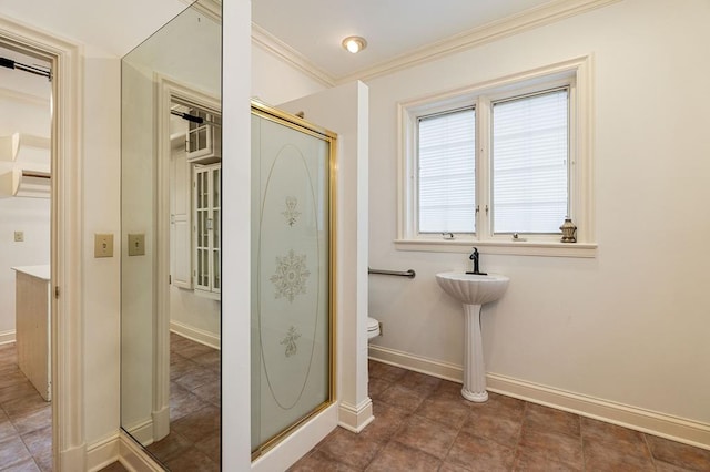 bathroom featuring ornamental molding, a stall shower, toilet, and baseboards