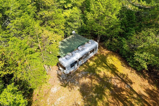 bird's eye view with a view of trees