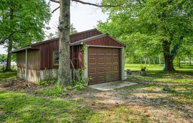 detached garage with driveway