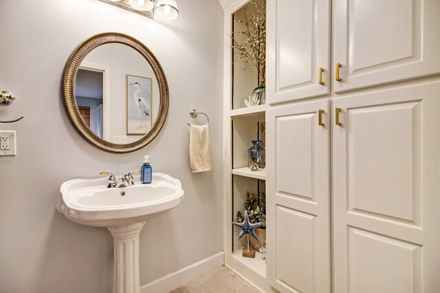 bathroom with baseboards