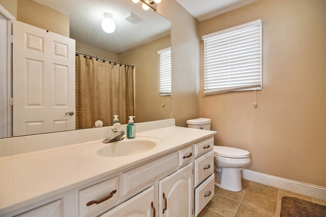 full bathroom featuring tile patterned flooring, toilet, vanity, visible vents, and baseboards