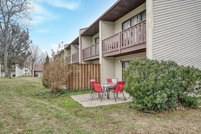 view of yard with a patio area