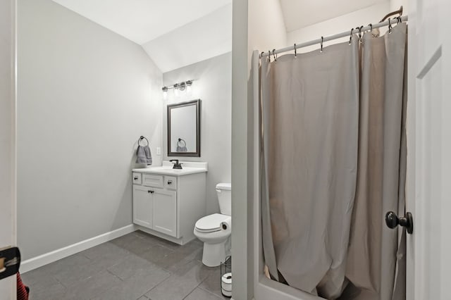 full bathroom featuring lofted ceiling, curtained shower, toilet, vanity, and baseboards