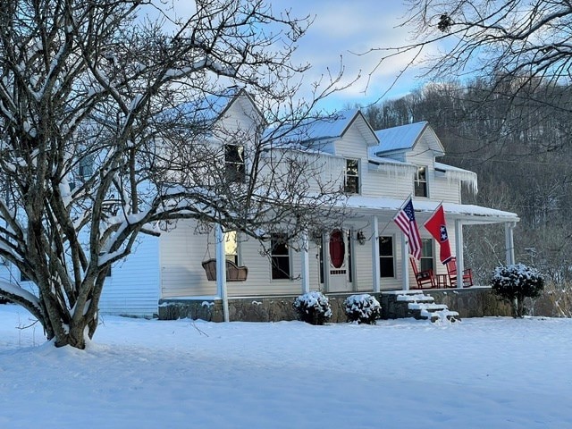 view of front facade