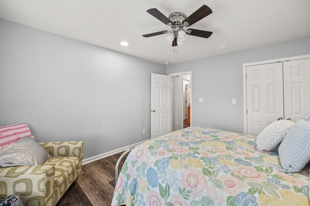 bedroom with baseboards, ceiling fan, dark wood-style flooring, a closet, and recessed lighting