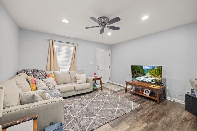 living room with ceiling fan, baseboards, wood finished floors, and recessed lighting