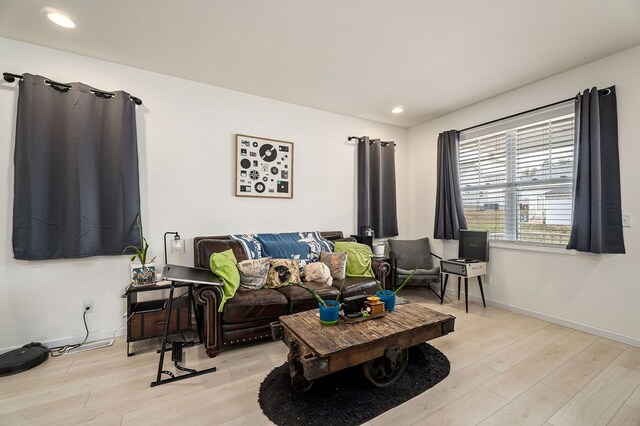 living room with recessed lighting, light wood-type flooring, and baseboards